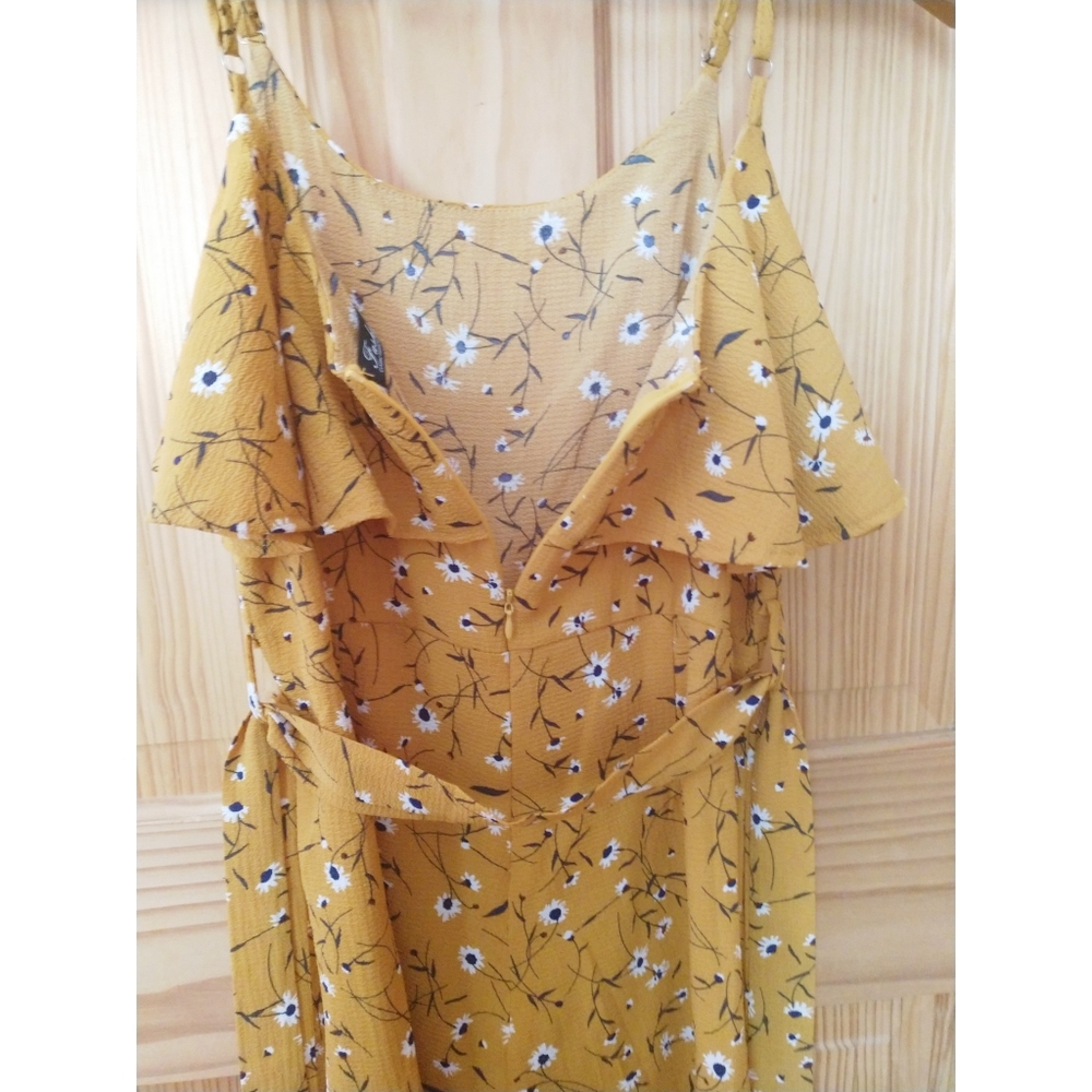 Ditsy Floral Ruffle Romper - Picture 3 of 4
